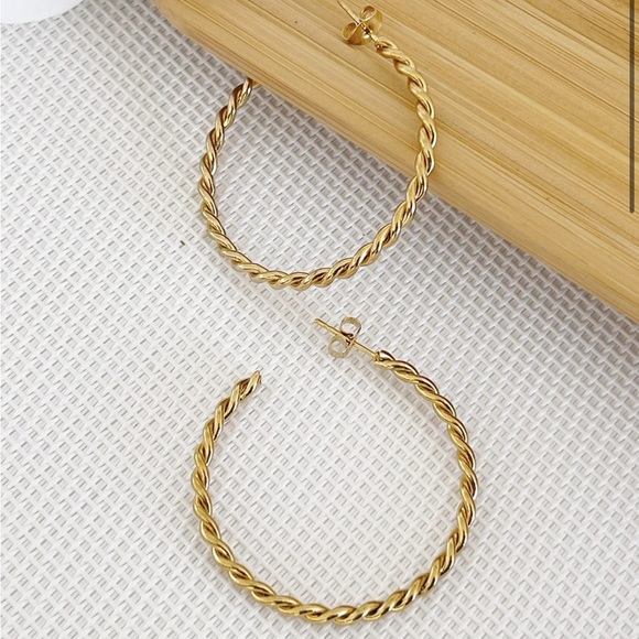 Rope twisted Gold Hoops - Picture 4 of 5